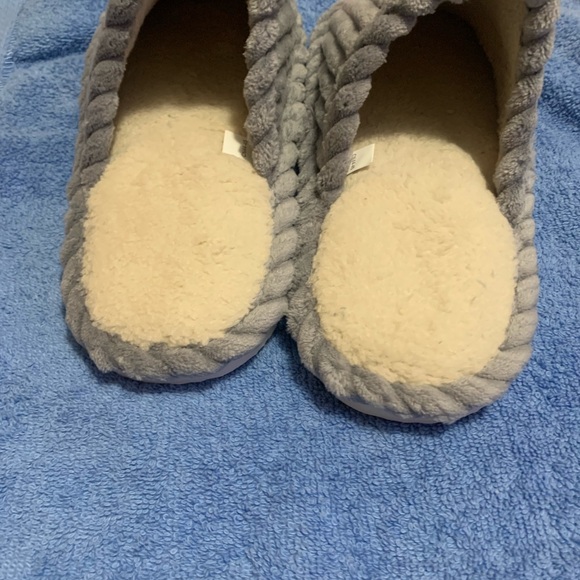 Gray Ribbed Slippers - Picture 3 of 4